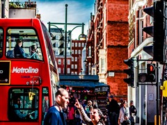 英国留学 到达英国后第一件事要做什么？