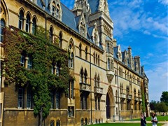 2017英国留学十大名校课程分类费用介绍